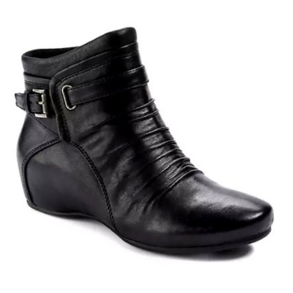 BareTraps Shoes - BareTraps "Sheigh" hidden wedge booties black in a Women's size 7 1/2 M